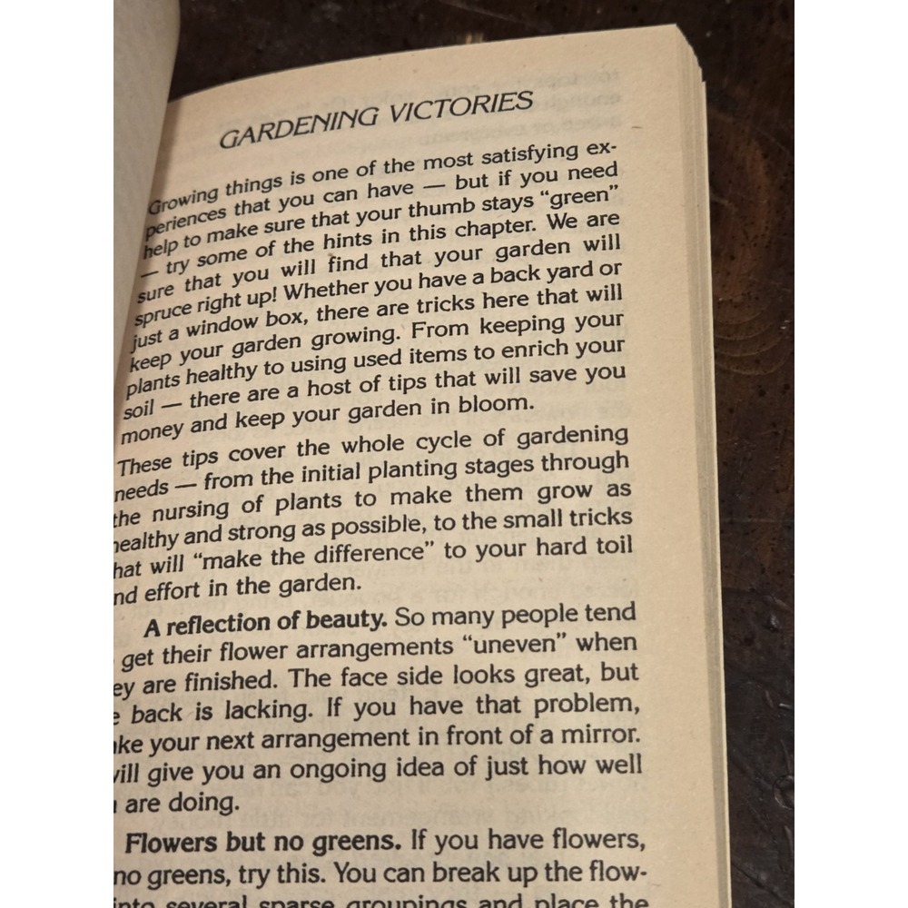 Helpful Household Hints Volume cr1983 Betty-Anne Hastings Paperback Cookbook - Picture 4 of 4